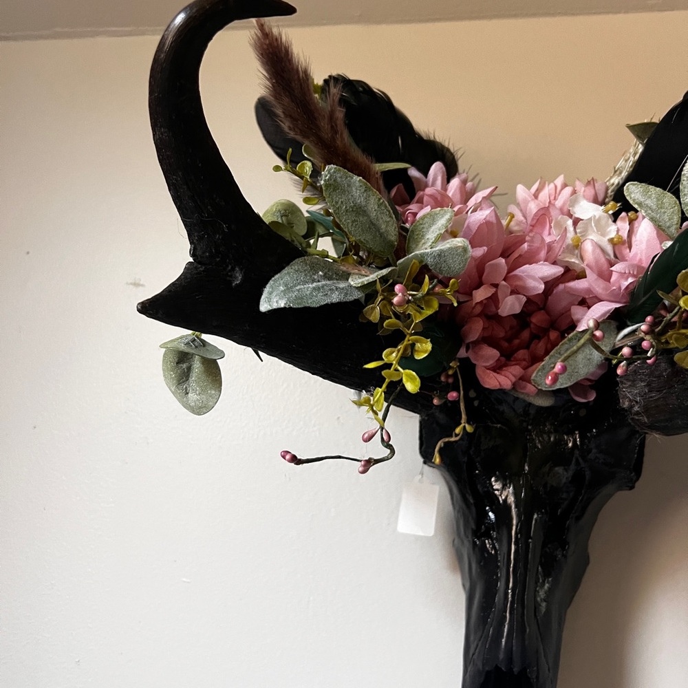 Black Floral Skull Wall Decor Coquette Gothic Western authentic skull 
Beautiful - Picture 13 of 14